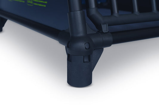 Detailansicht eines Standfüsses des BoxLifters mit einer PRO Noir Hundebox